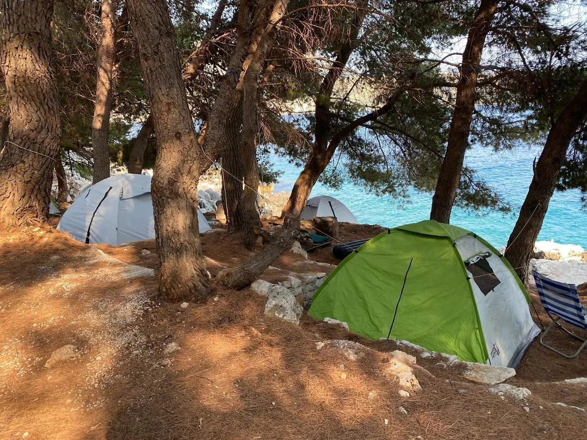 Hotel Pine Side Camp Himarë 0*,