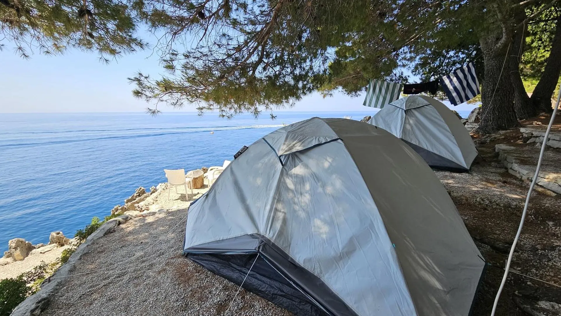 Hotel Pine Side Camp Himarë 0*,  Albania