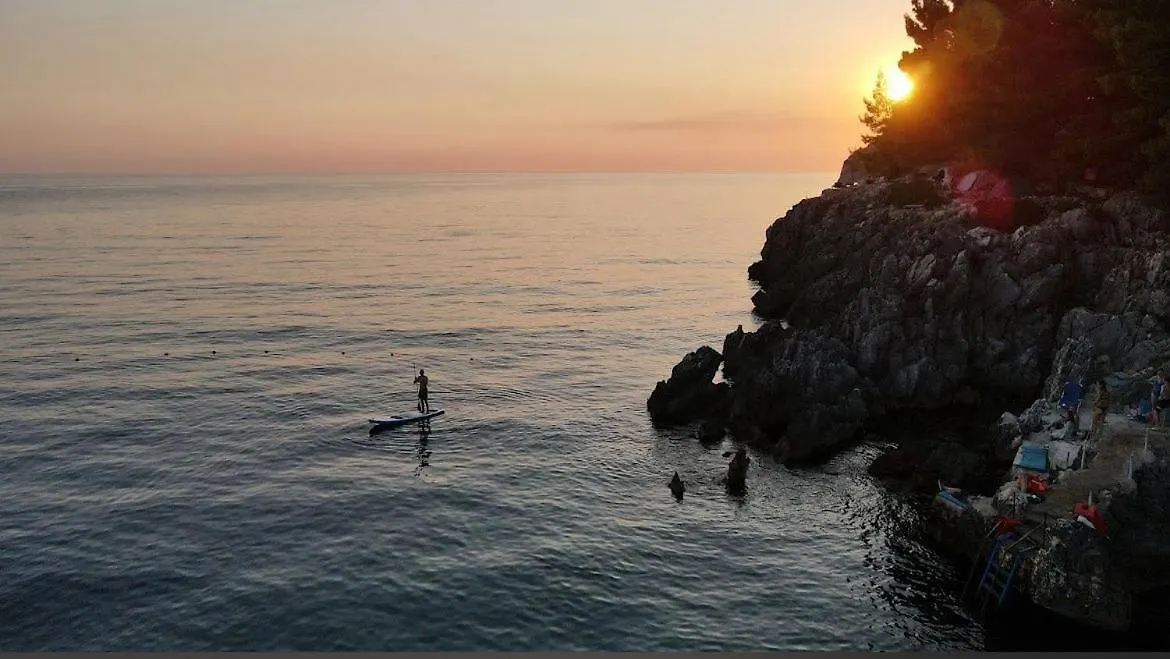 Pine Side Camp Hotel Himare