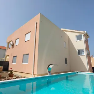 Atena Zaton Apartmán Nin
