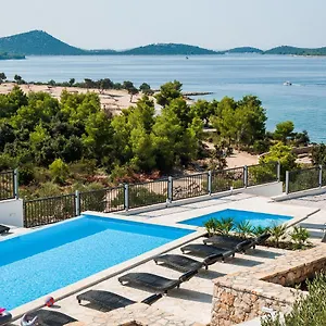 Camp Panorama With Pool Kemping Drage