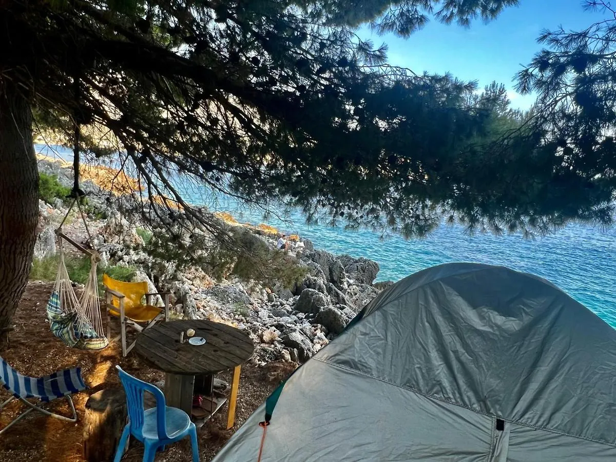 Tente de luxe Hotel Pine Side Camp à Himarë