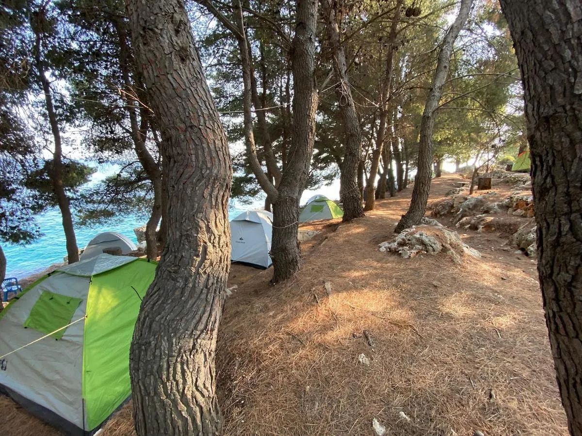 Hotel Pine Side Camp à Himarë Albanie